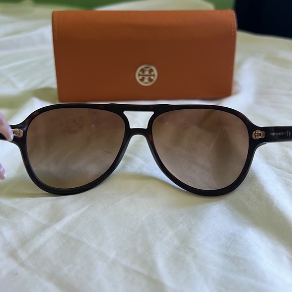 Tory Burch sunglasses with case - Picture 3 of 5